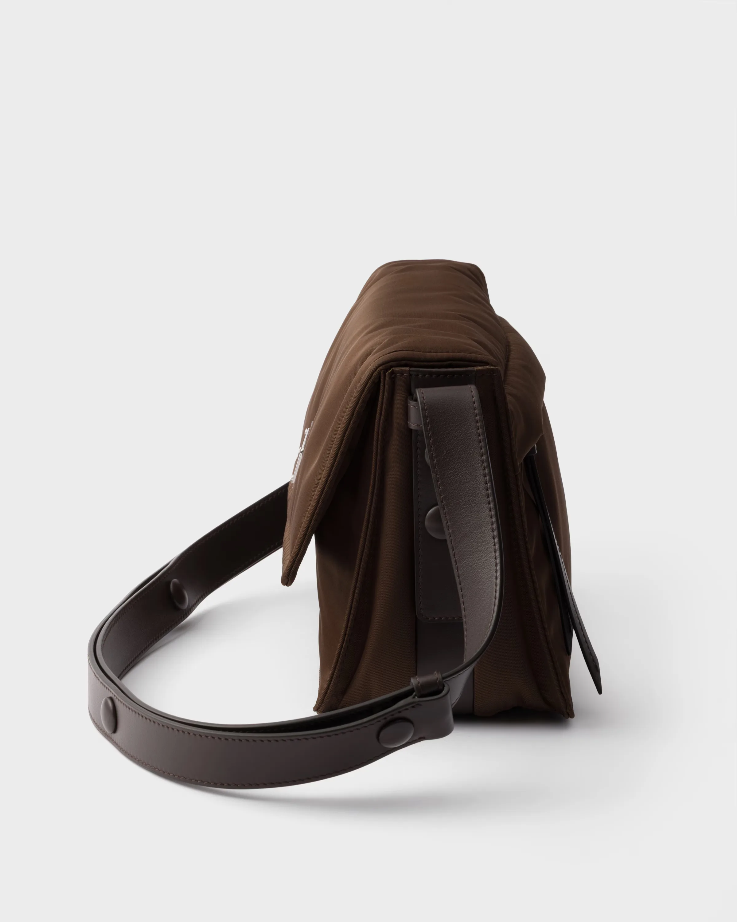 프라다 Prada Traveller 스몰 패디드 Re-Nylon 숄더백 1BD313_RDLN_F0038_V_OOO