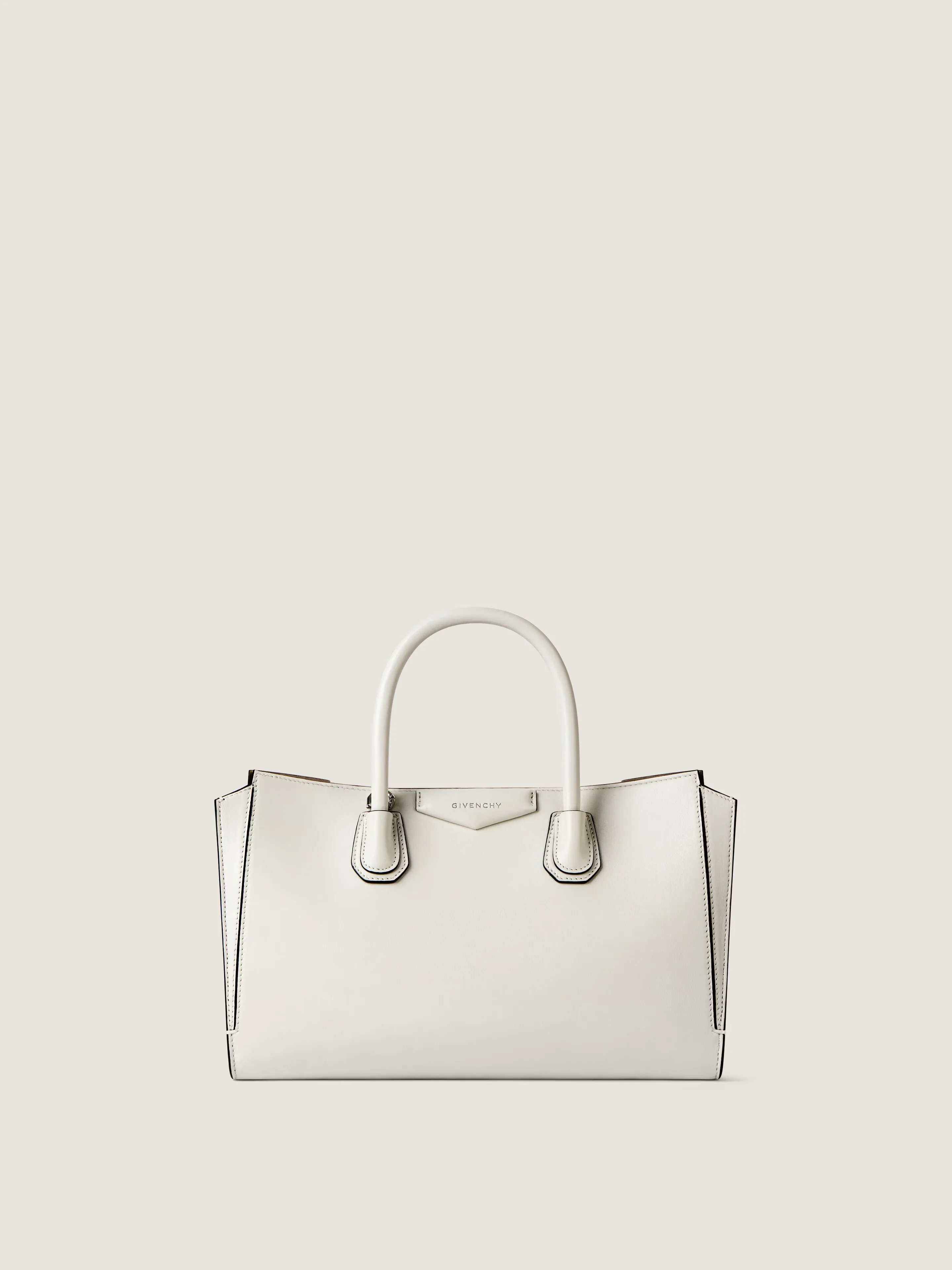 지방시 스몰 안티고나 Catchall 백 in shiny 그레인드 레더 BB5197B2HP-153