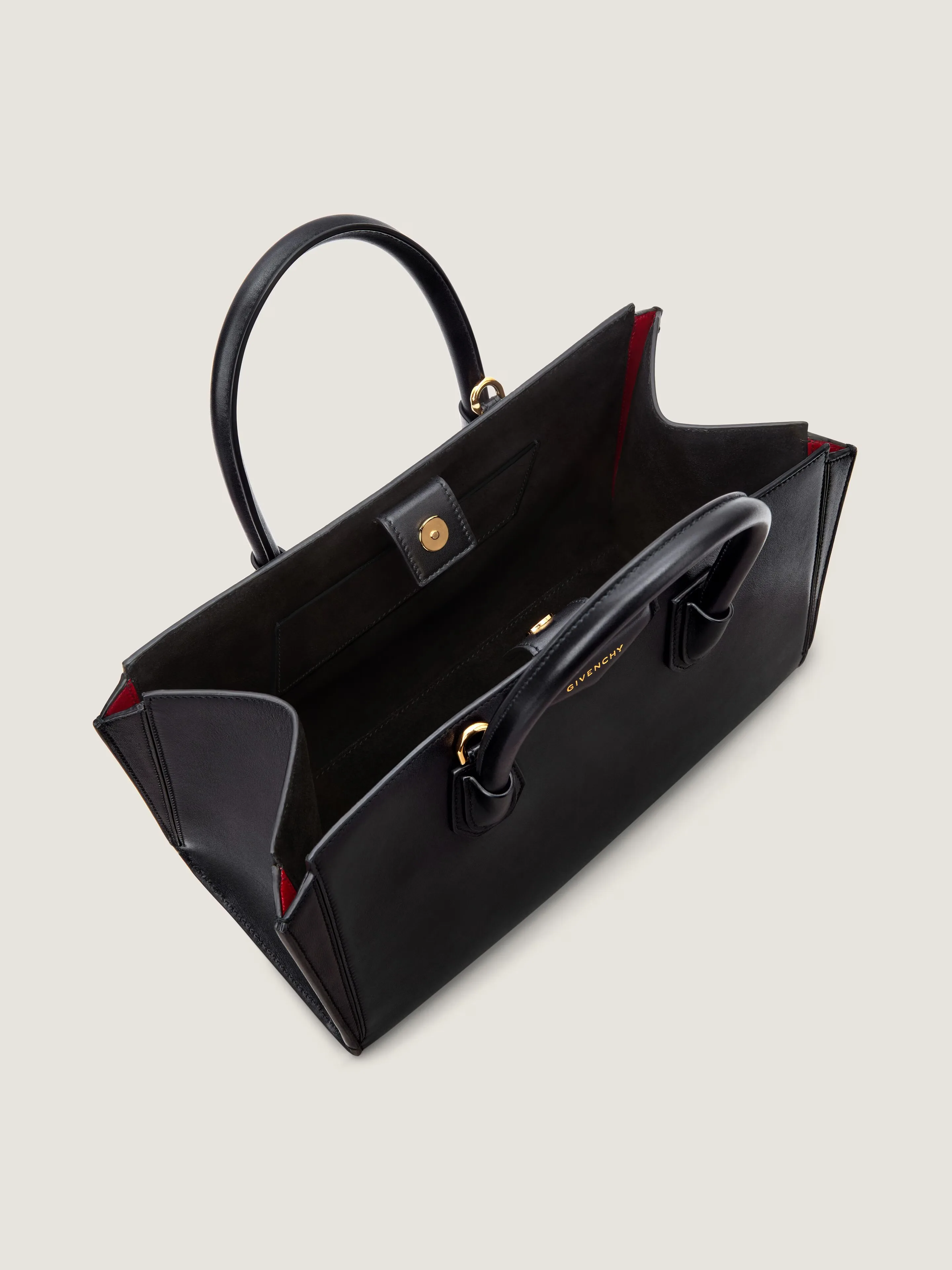 지방시 스몰 안티고나 Catchall 백 in shiny 그레인드 레더 BB5197B2HF-001