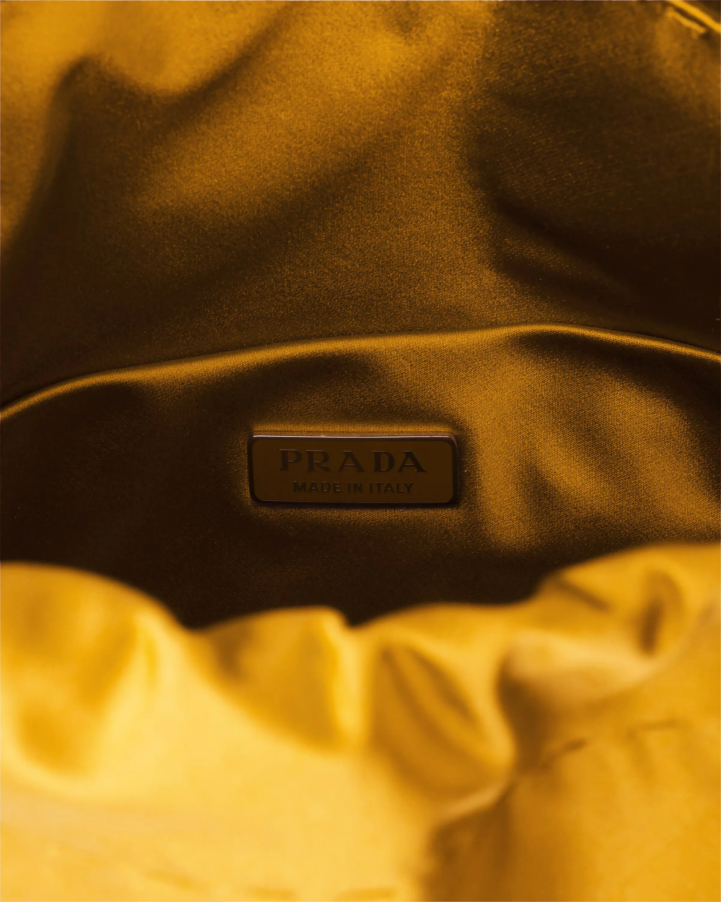 프라다 Prada Wish 실크 뒤셰스 파우치 1NK063_2G6B_F0388