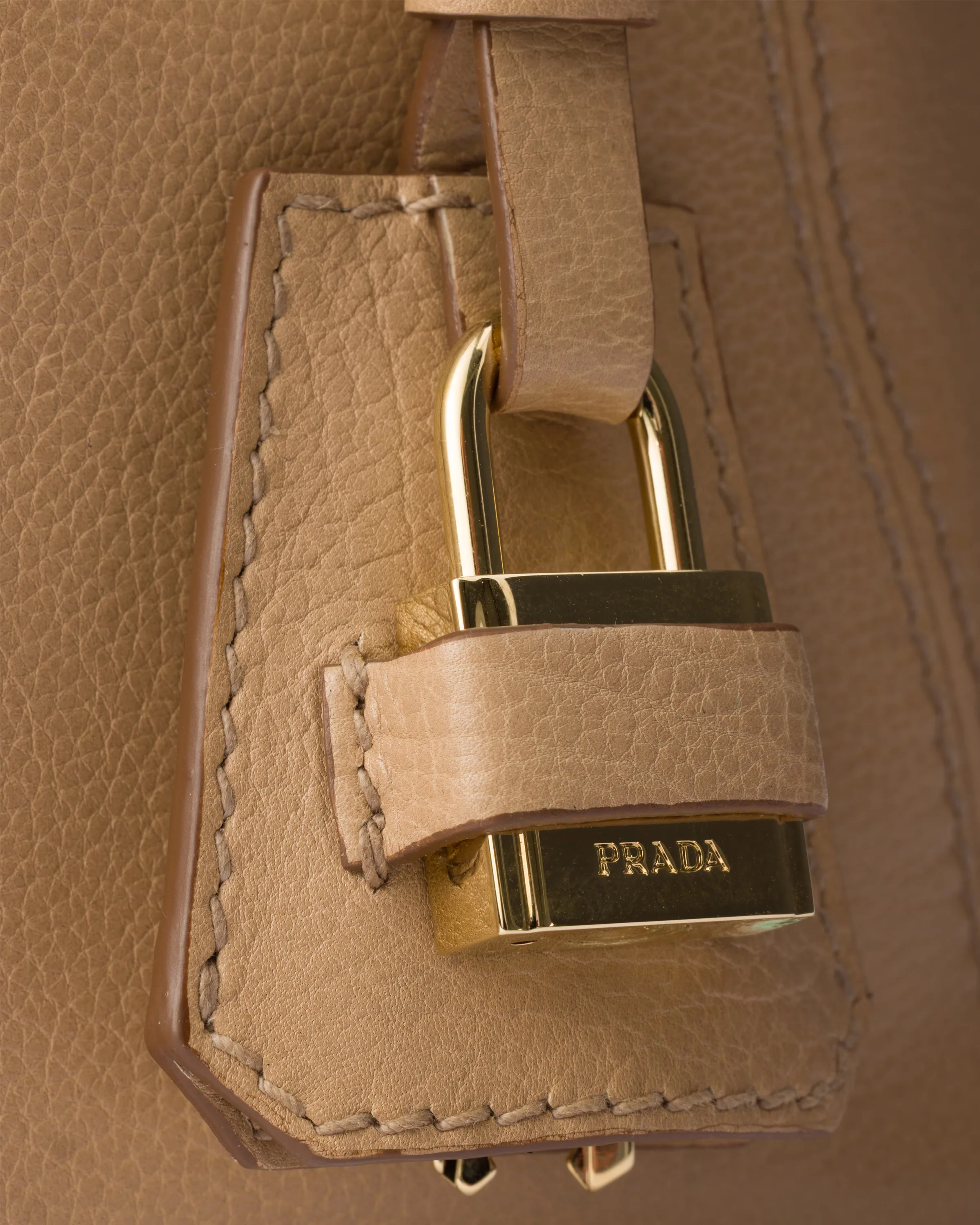 프라다 Prada Ouvert 라지 레더 토트백 1BG661_2HF2_F0036_V_OOO