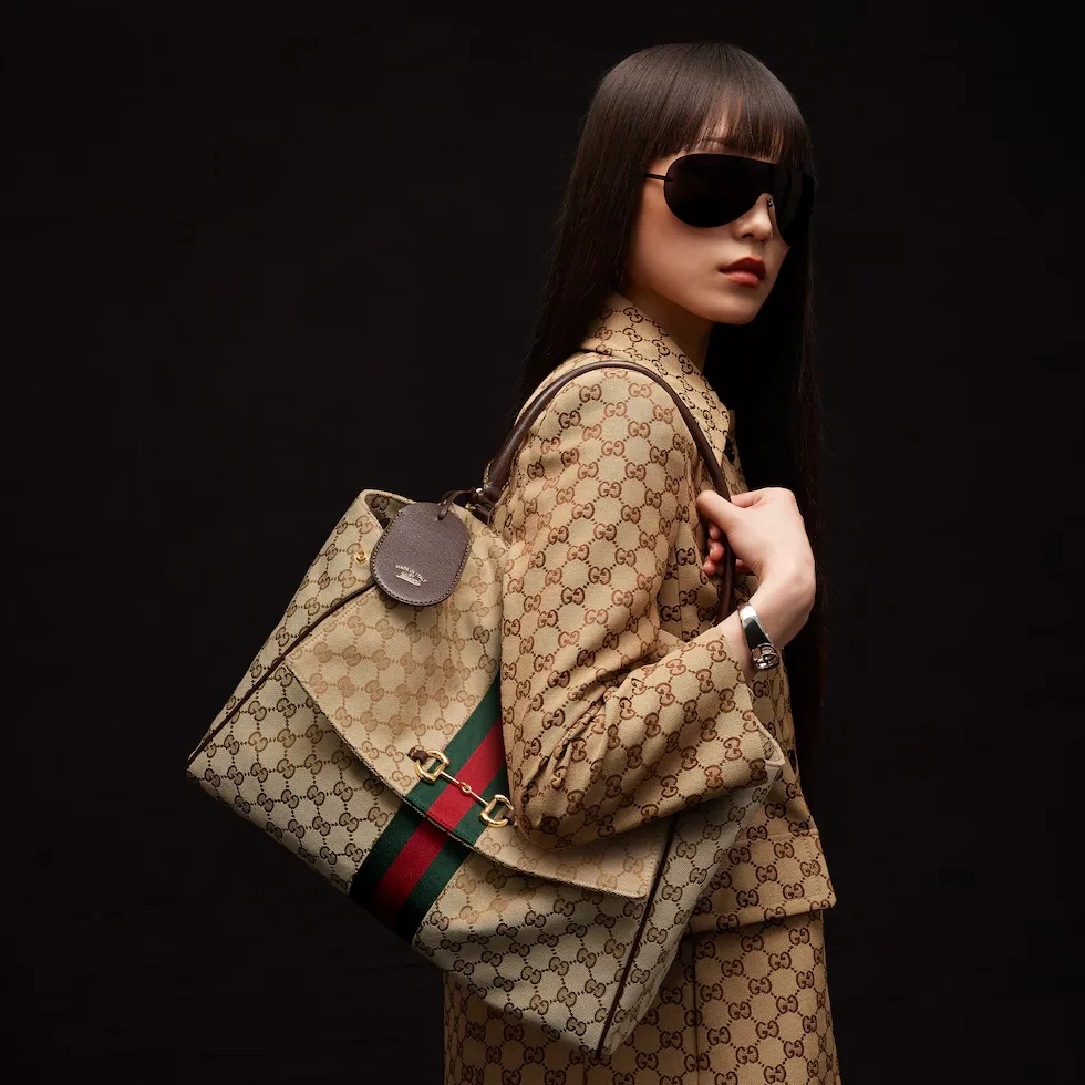 구찌 Paparazzo 라지 탑핸들백 875019FAFV99653