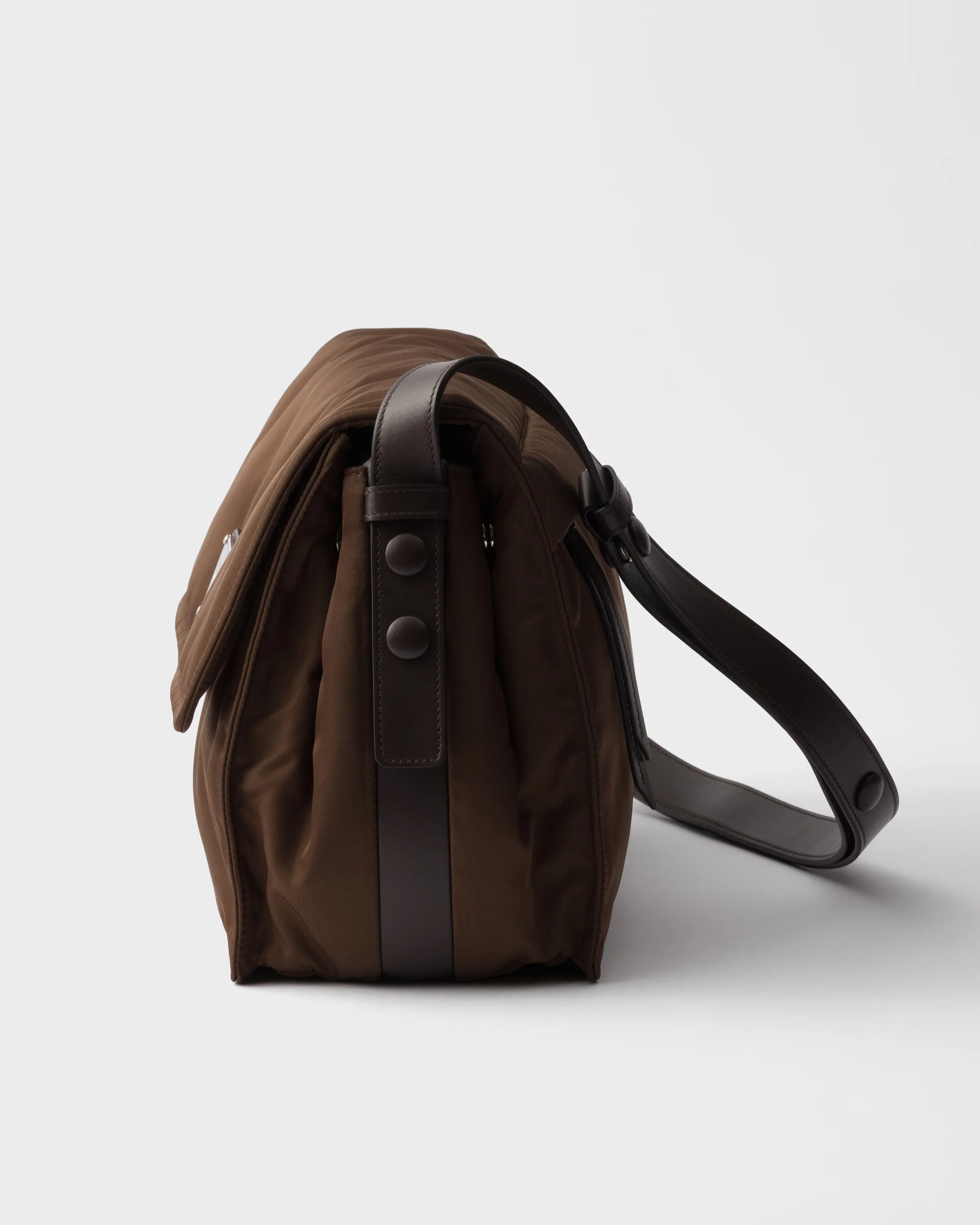 프라다 Prada Traveller 미디엄 패디드 Re-Nylon 백 1BD255_RDLN_F0038_V_OOO
