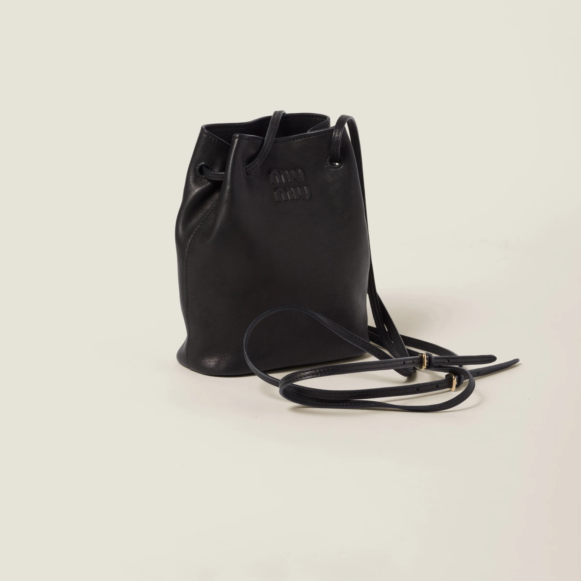 미우미우 미니백 나파 레더 5NF460_AEFX_F0002