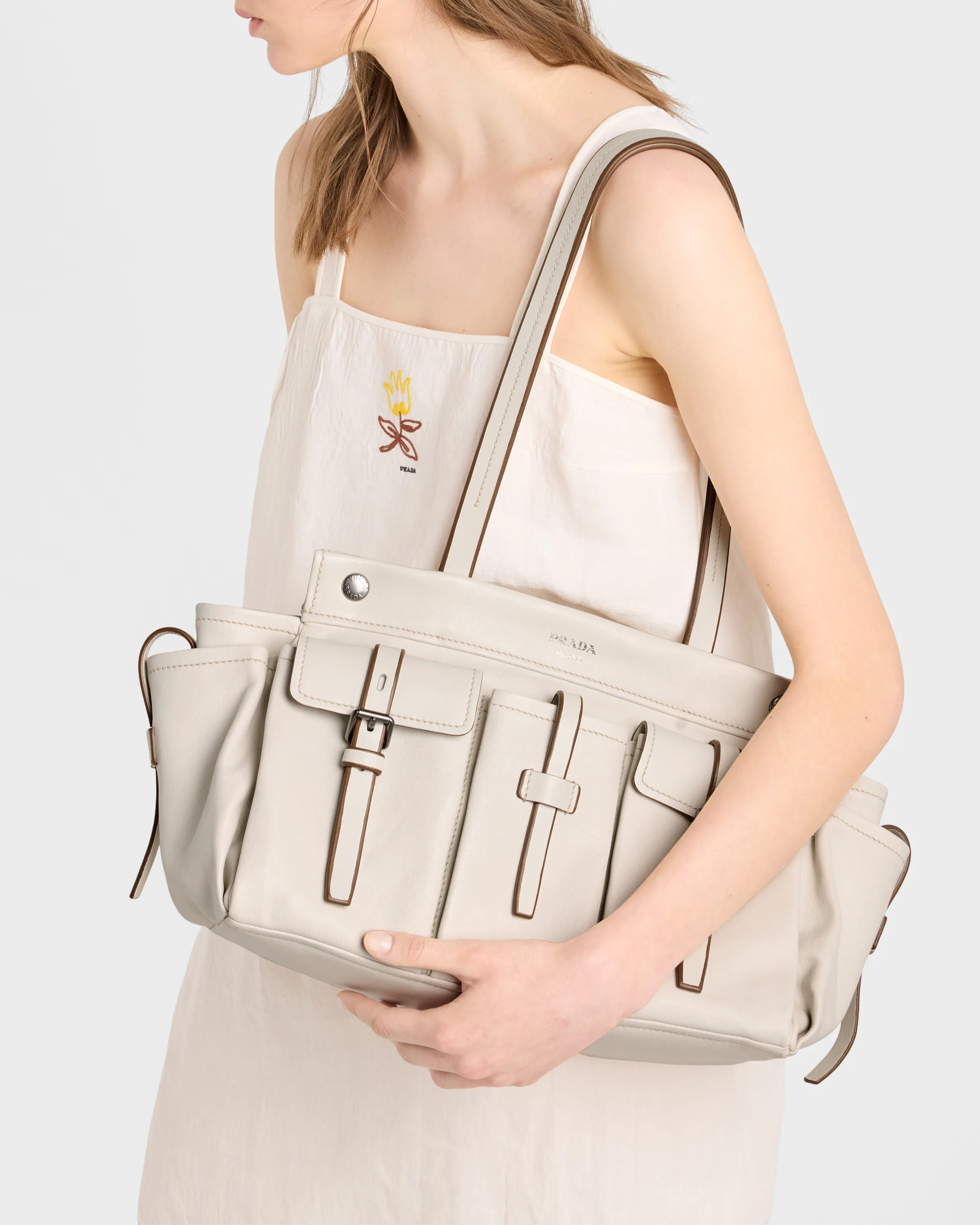 프라다 Prada Route 라지 레더 토트백 1BG644_2G6R_F0K74_V_OOO