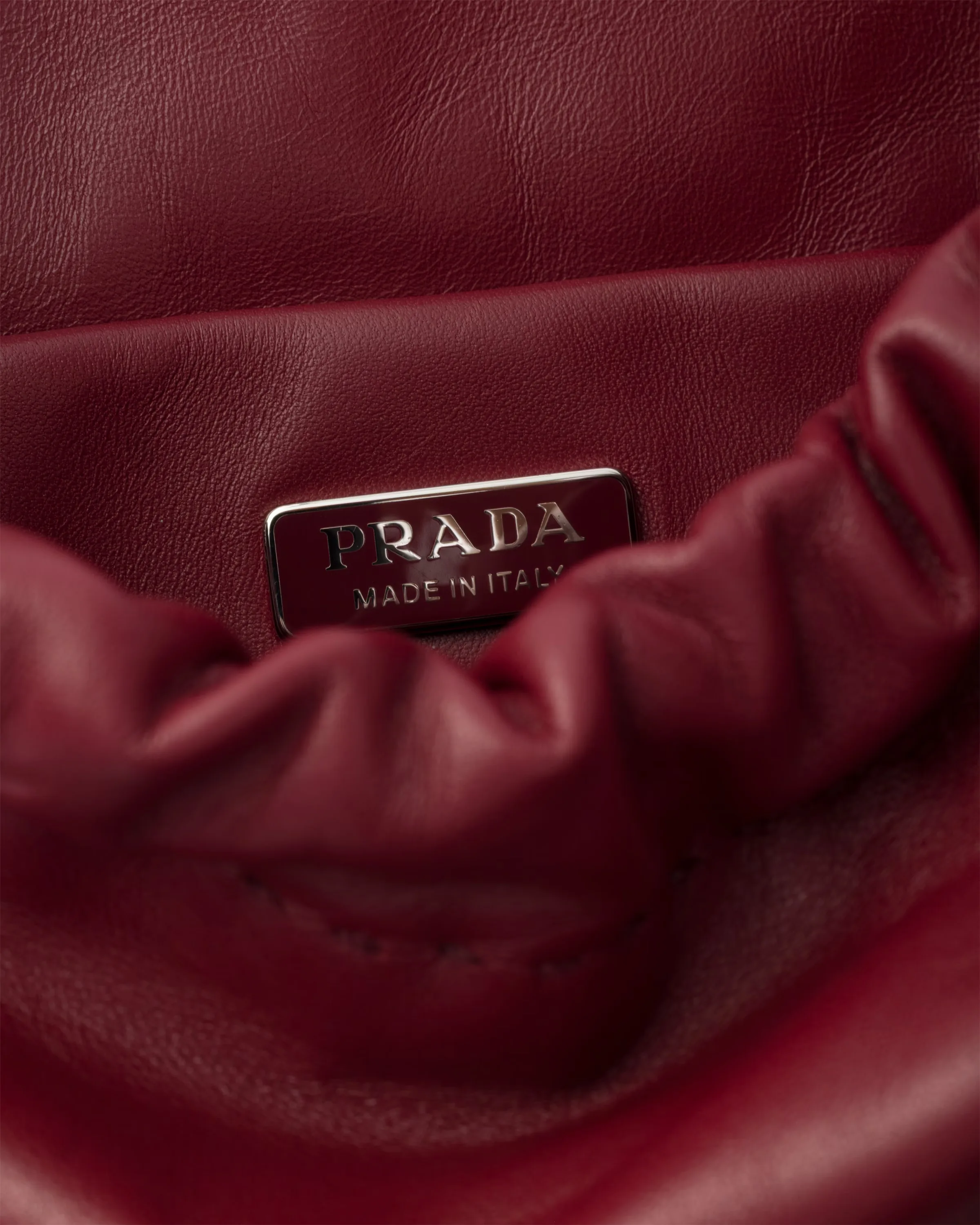 프라다 Prada Wish 나파 레더 파우치 1NK063_2DX8_F0383
