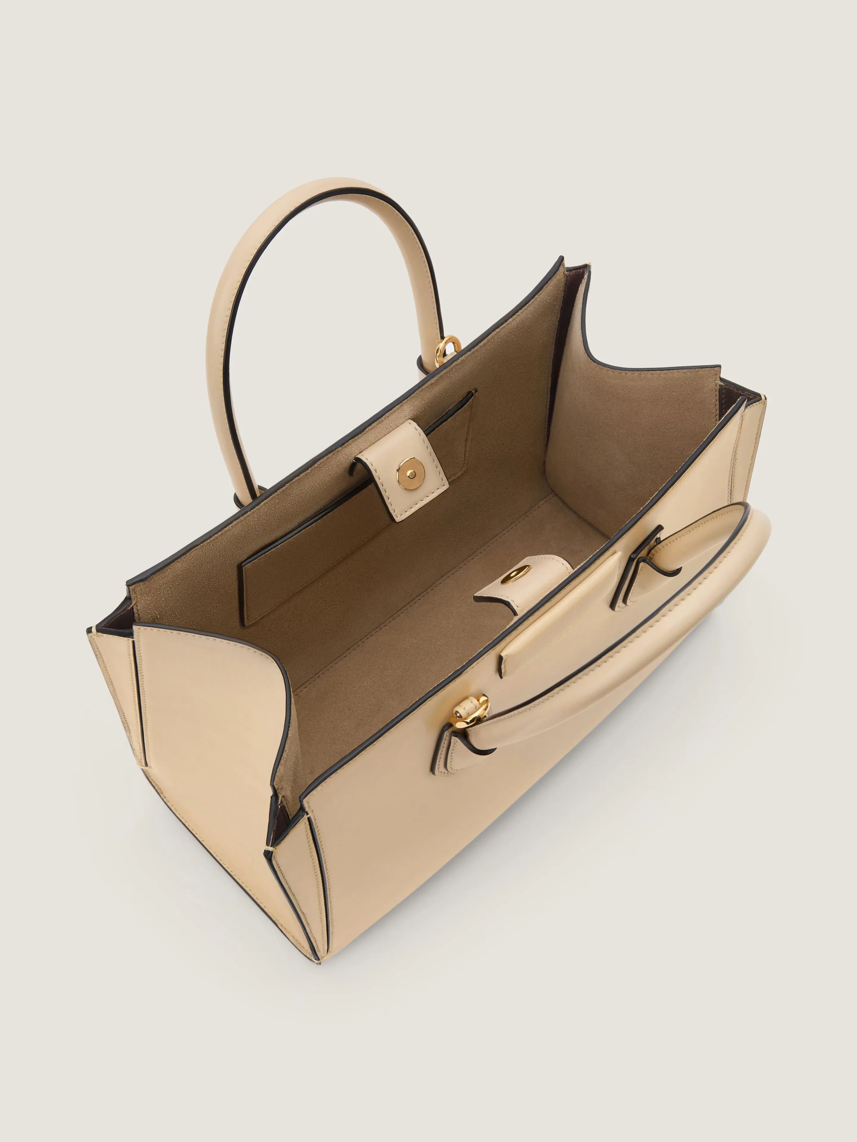 지방시 스몰 안티고나 Catchall 백 in shiny 그레인드 레더 BB5197B2HF-001