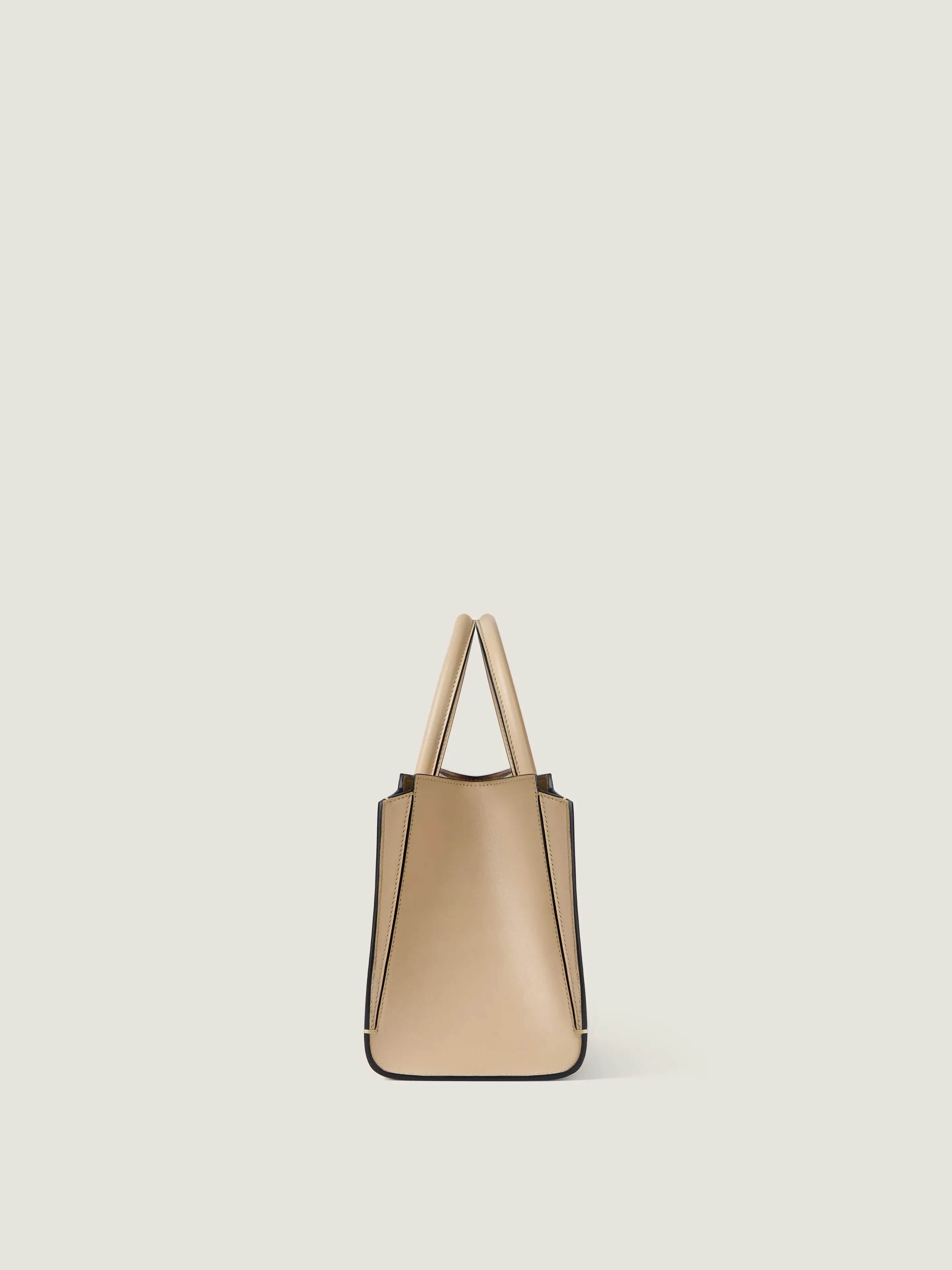 지방시 스몰 안티고나 Catchall 백 in shiny 그레인드 레더 BB5197B2HF-001