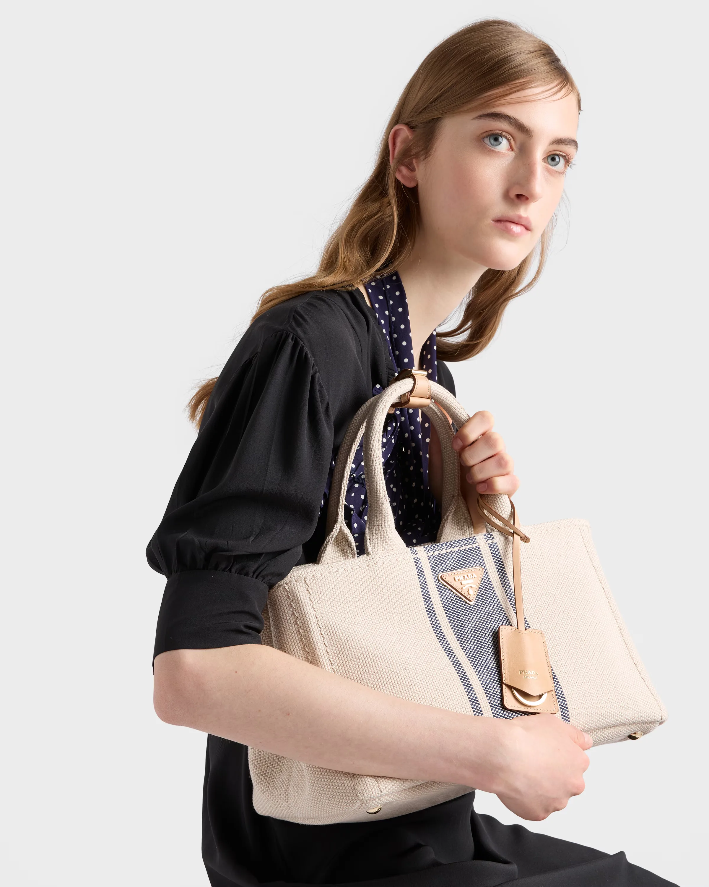 프라다 Prada Jardinière 라지 코튼 캔버스 백 1BG554_2ZQG_F0Z12_V_9YM