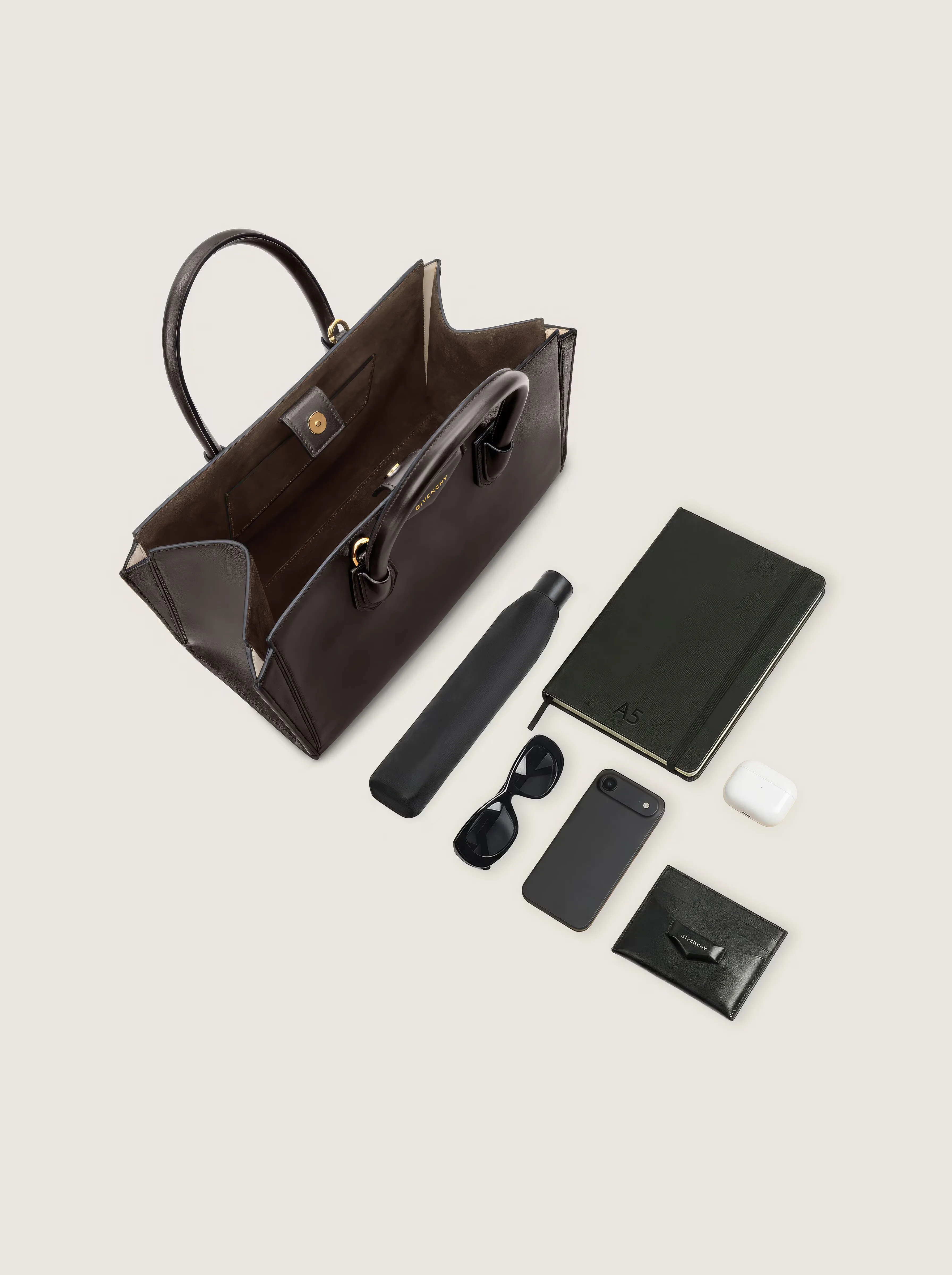 지방시 스몰 안티고나 Catchall 백 in shiny 그레인드 레더 BB5197B2HF-001