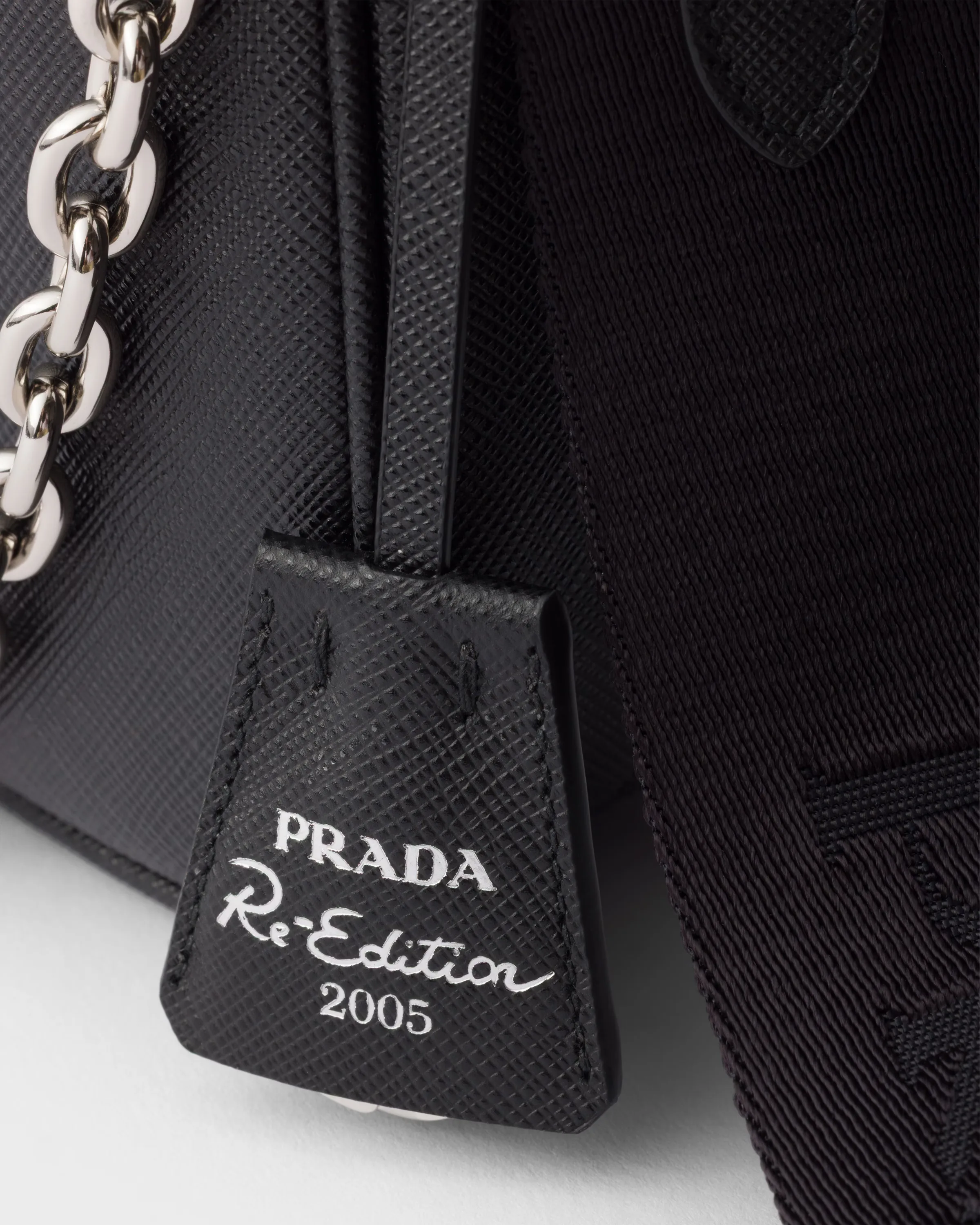 프라다 Prada Re-Edition 2005 사피아노 레더 백 1BH204_NZV_F0002_V_V2P