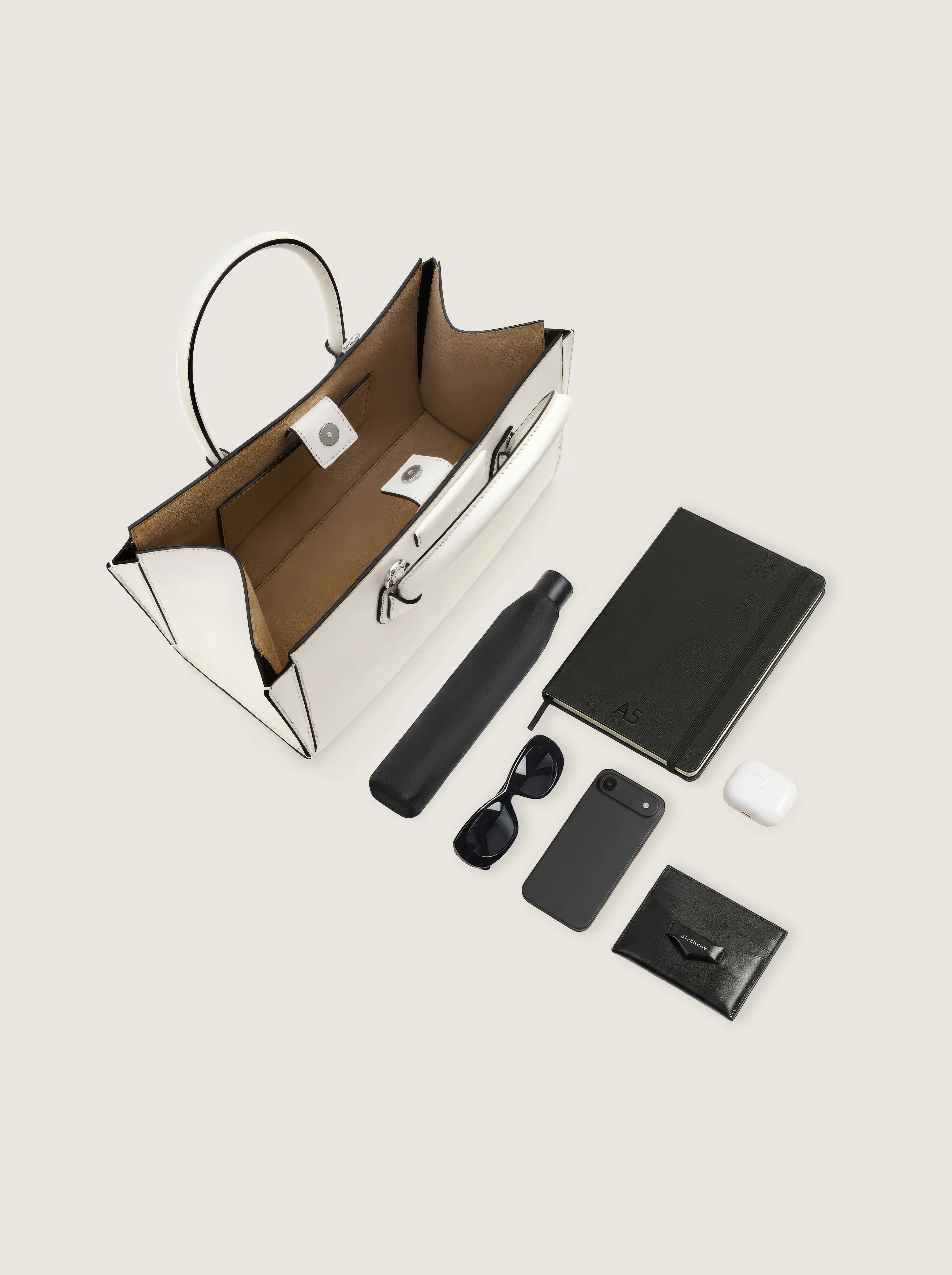 지방시 스몰 안티고나 Catchall 백 in shiny 그레인드 레더 BB5197B2HP-153