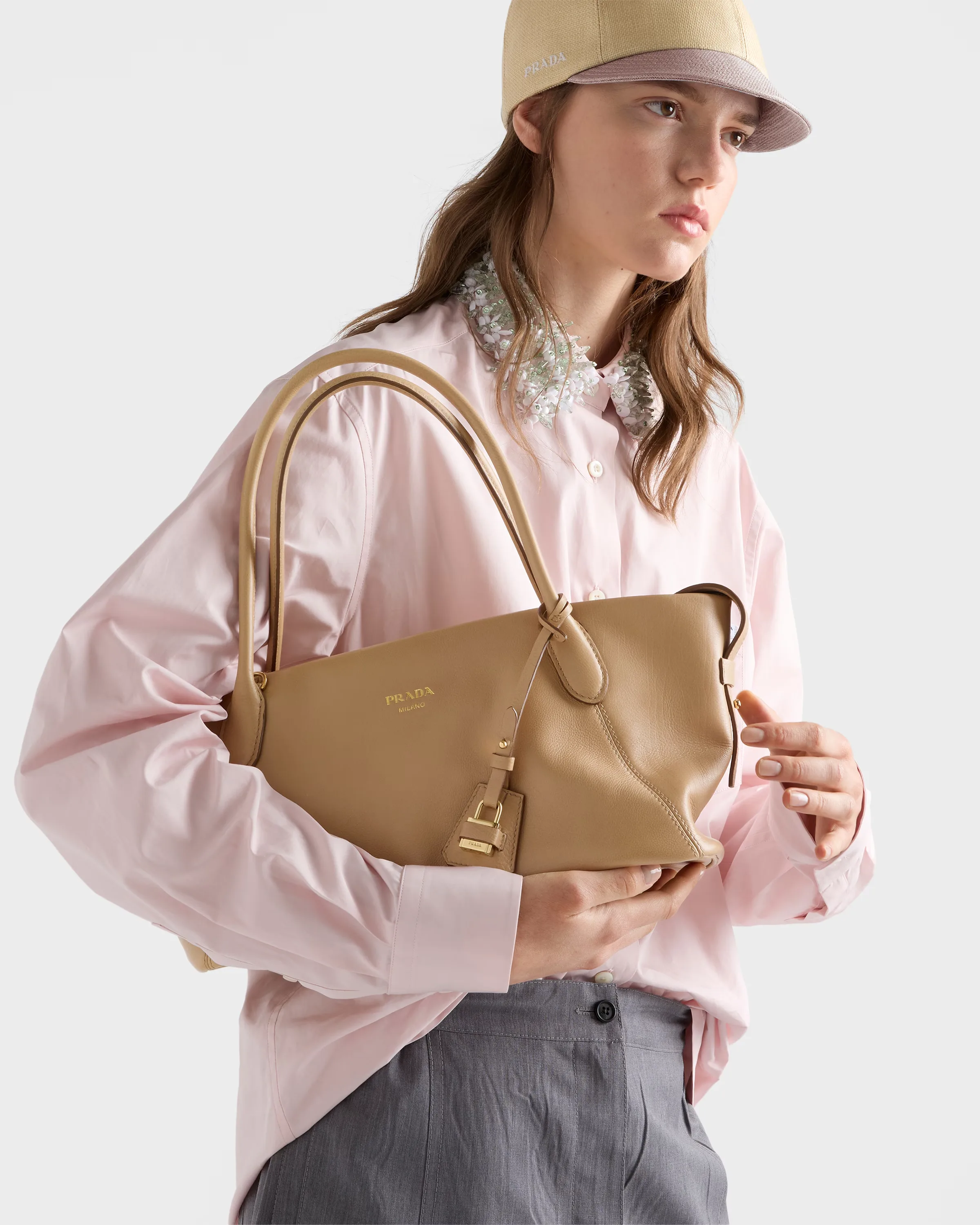 프라다 Prada Ouvert 라지 레더 토트백 1BG661_2HF2_F0036_V_OOO
