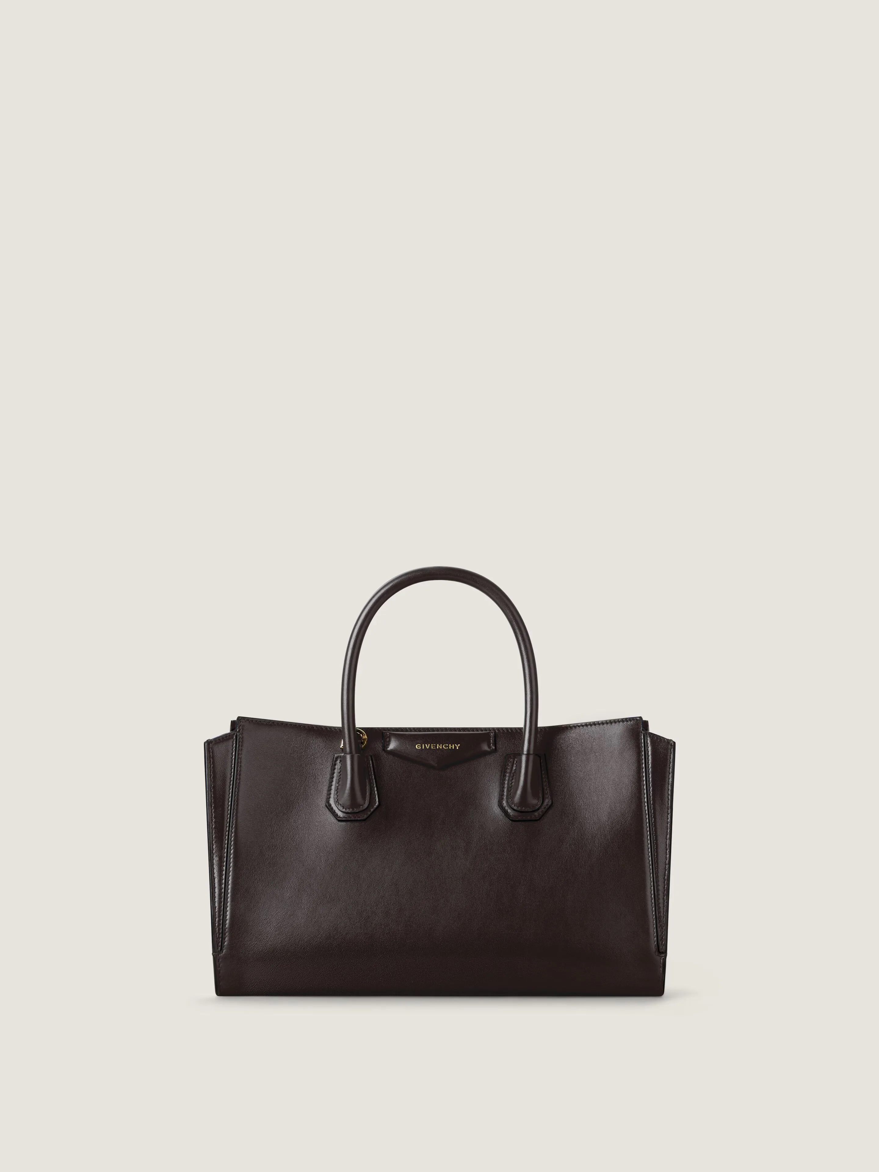 지방시 스몰 안티고나 Catchall 백 in shiny 그레인드 레더 BB5197B2HF-001