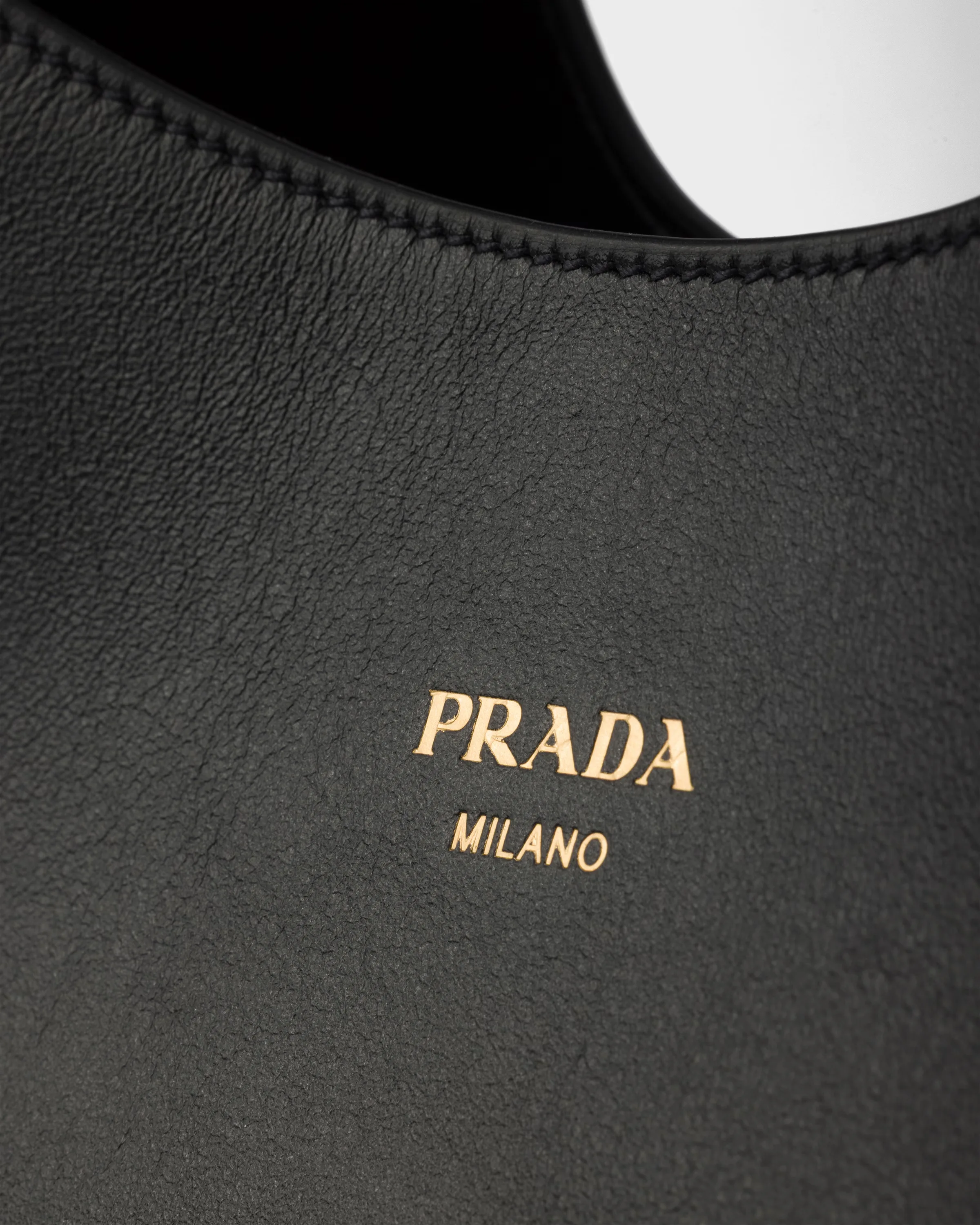 프라다 Prada Boogie 라지 레더 백 1BC299_2ZRN_F0002_V_OOO