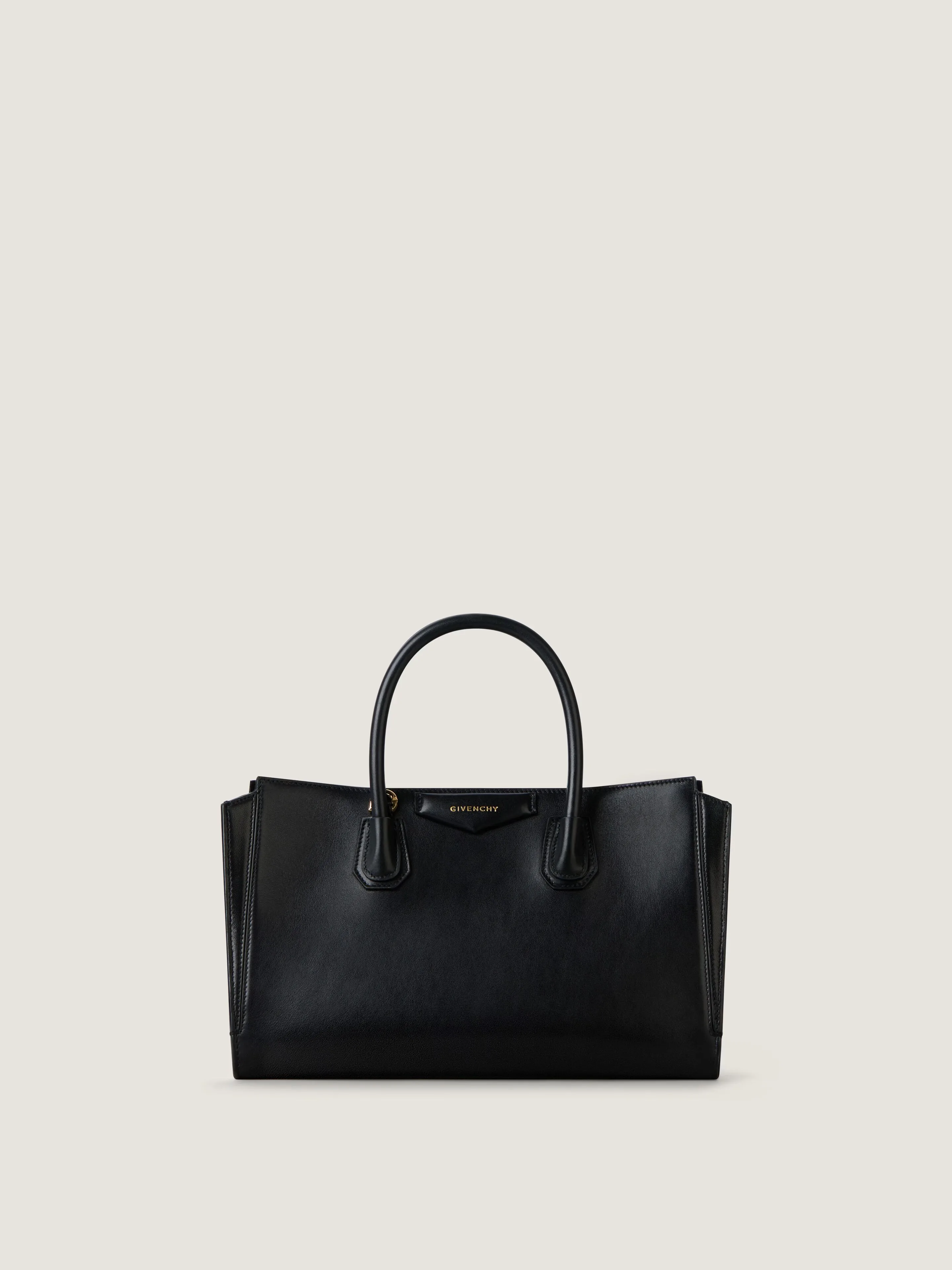 지방시 스몰 안티고나 Catchall 백 in shiny 그레인드 레더 BB5197B2HF-001