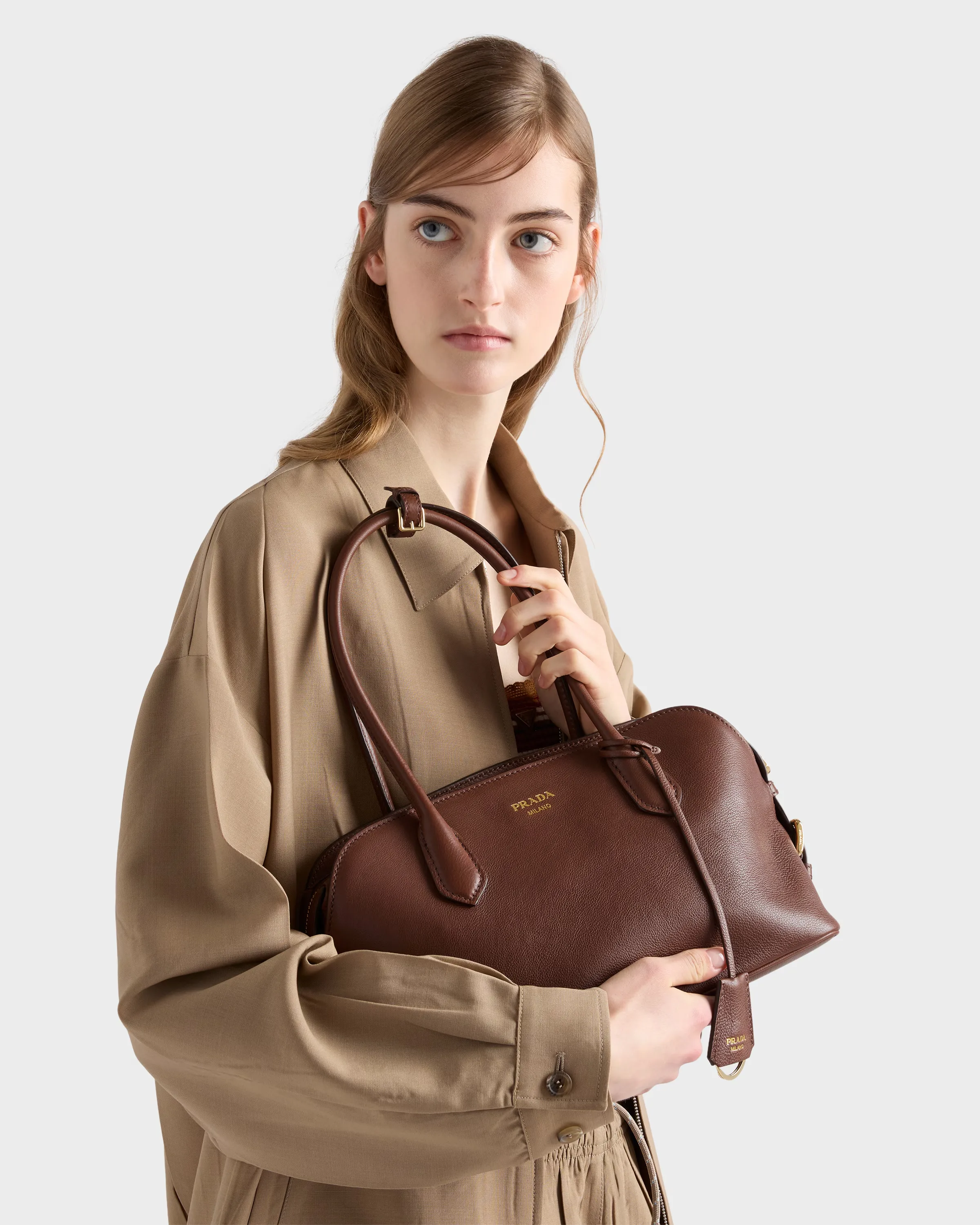 프라다 Prada Signet 미디엄 레더 토트백 1BG609_2HF2_F0002_V_DOO
