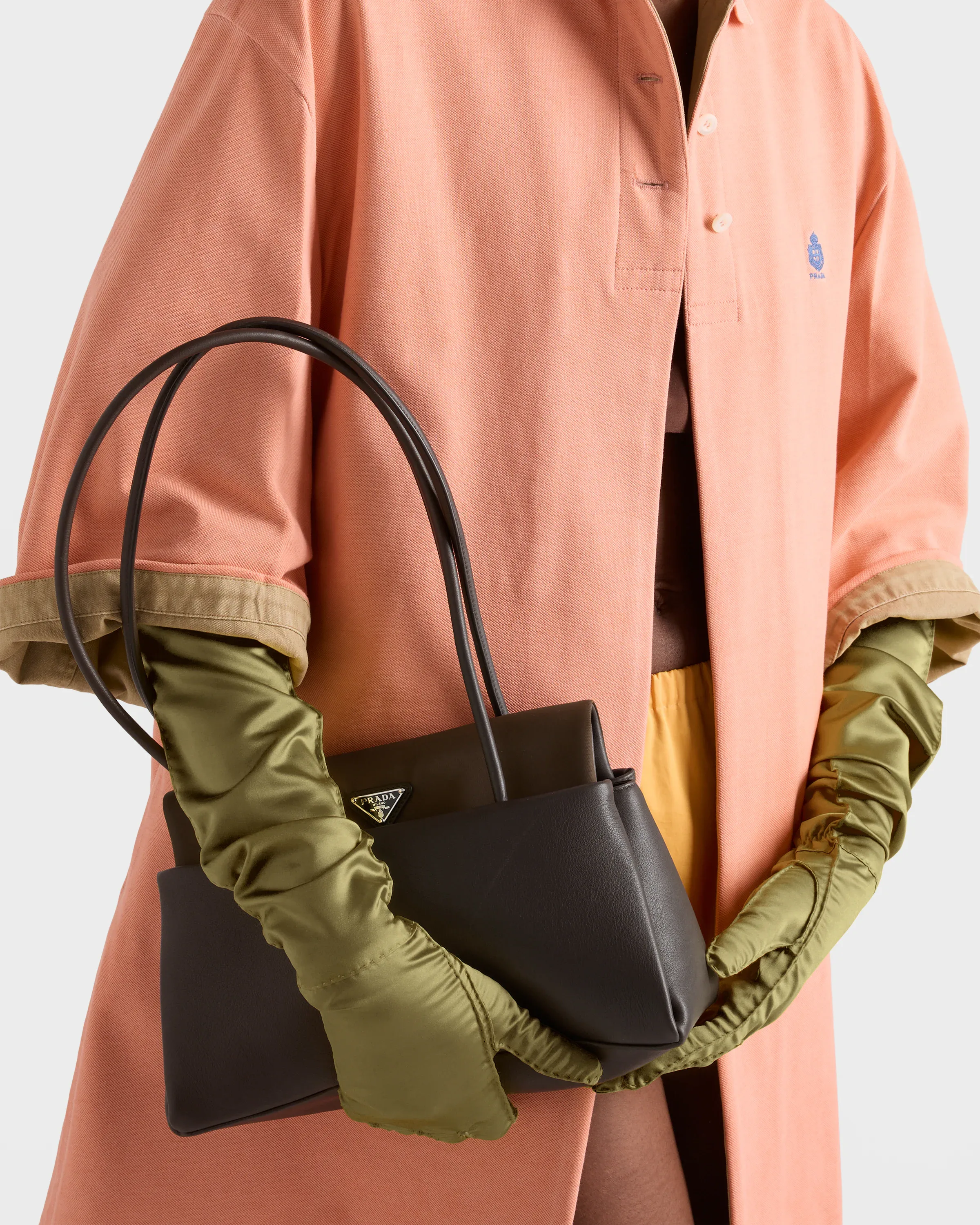 프라다 Prada Passage 미디엄 레더 백 & Re-Nylon 플랩 1BA495_2G52_F0002_V_OPO