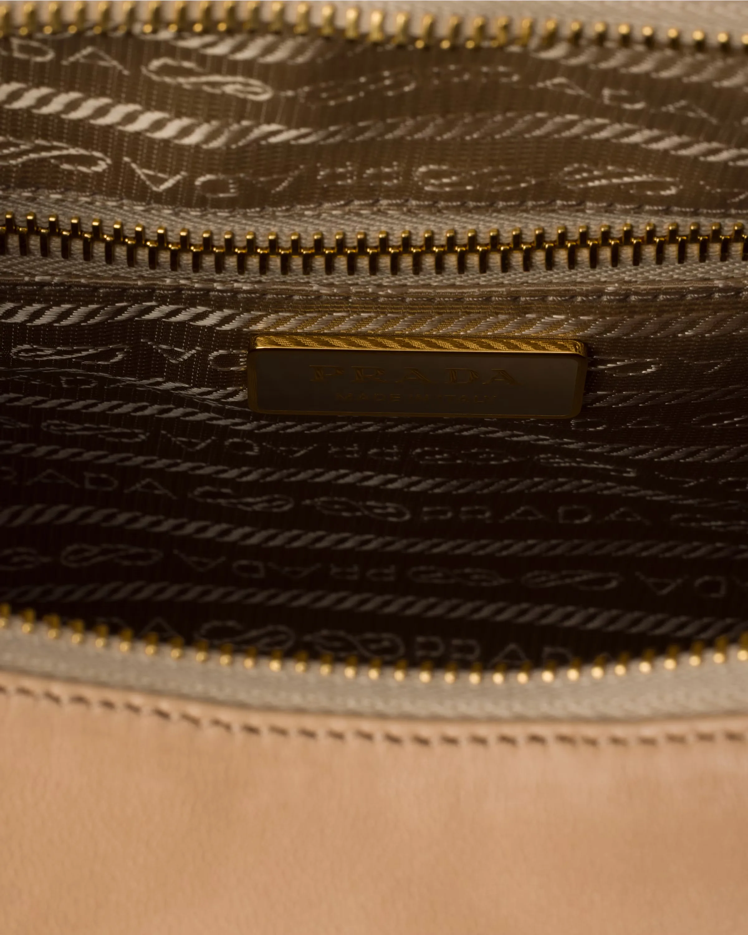 프라다 Prada Explore 라지 나파 레더 백 1BC264_2DX8_F0036_V_NOO