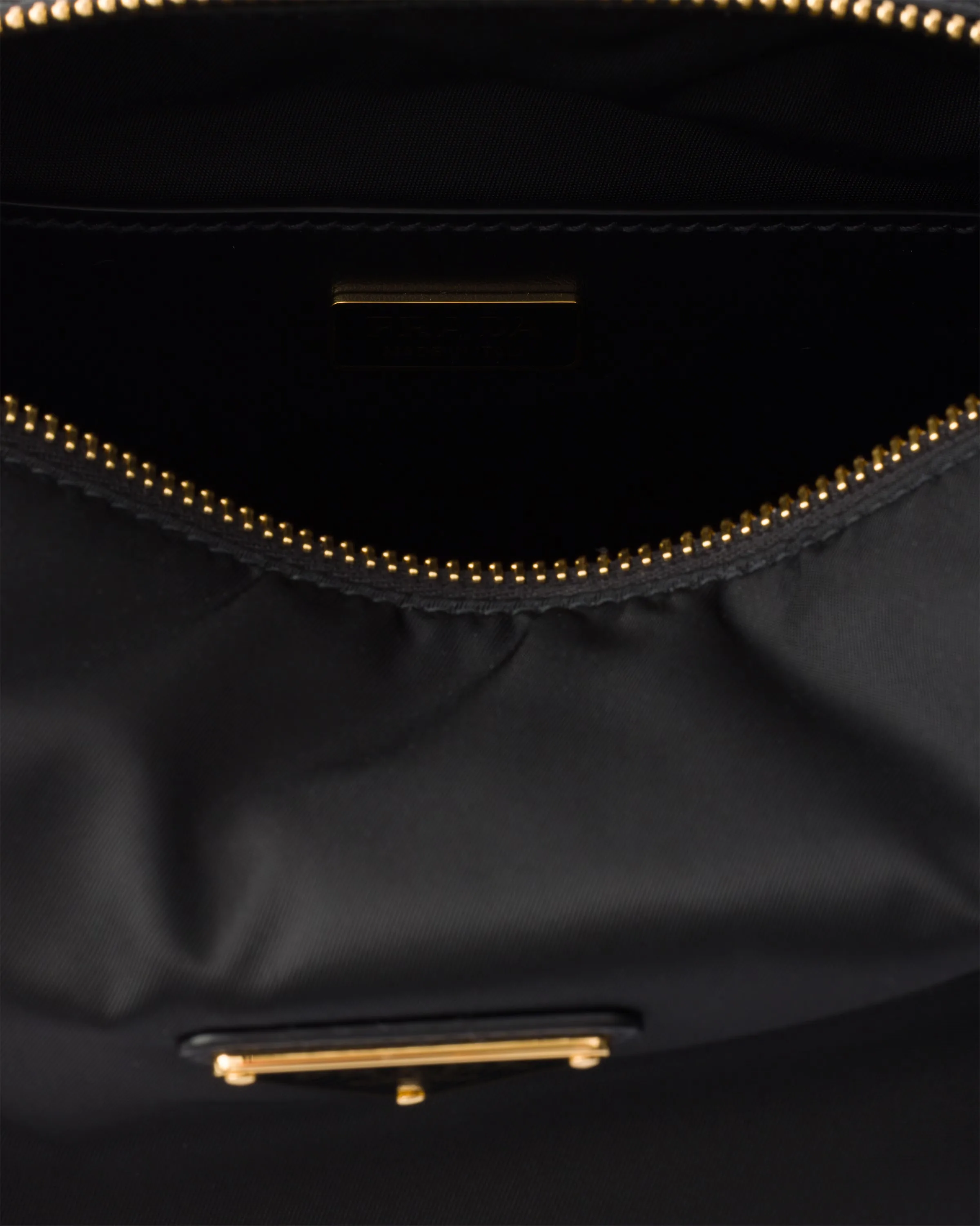 프라다 Prada Explore 스몰 Re-Nylon & 레더 숄더백 1BH232_RDLN_F0002_V_NOO