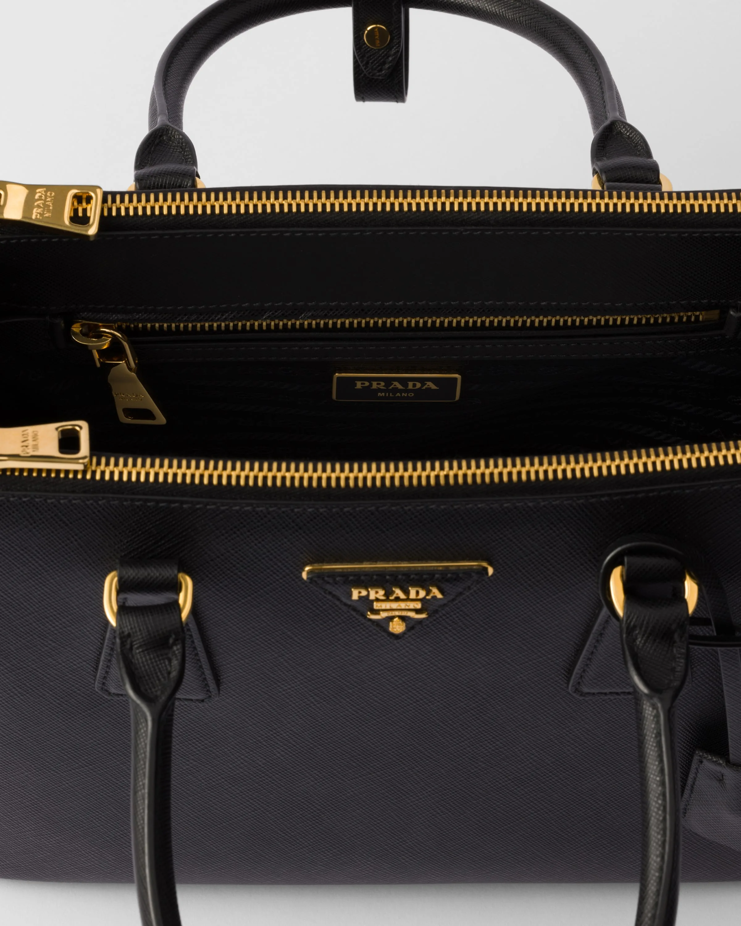 프라다 Prada Galleria 미디엄 사피아노 레더 백 1BA863_NZV_F0002_V_EOO