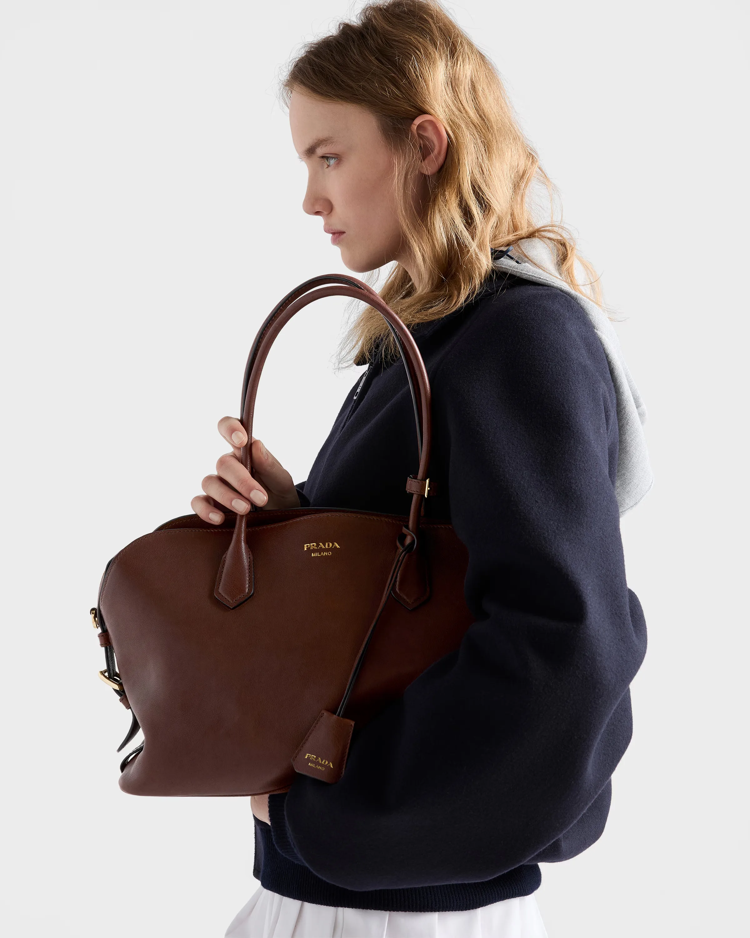 프라다 Prada Signet 라지 레더 토트백 1BG600_2HFQ_F0LU3_V_OOM