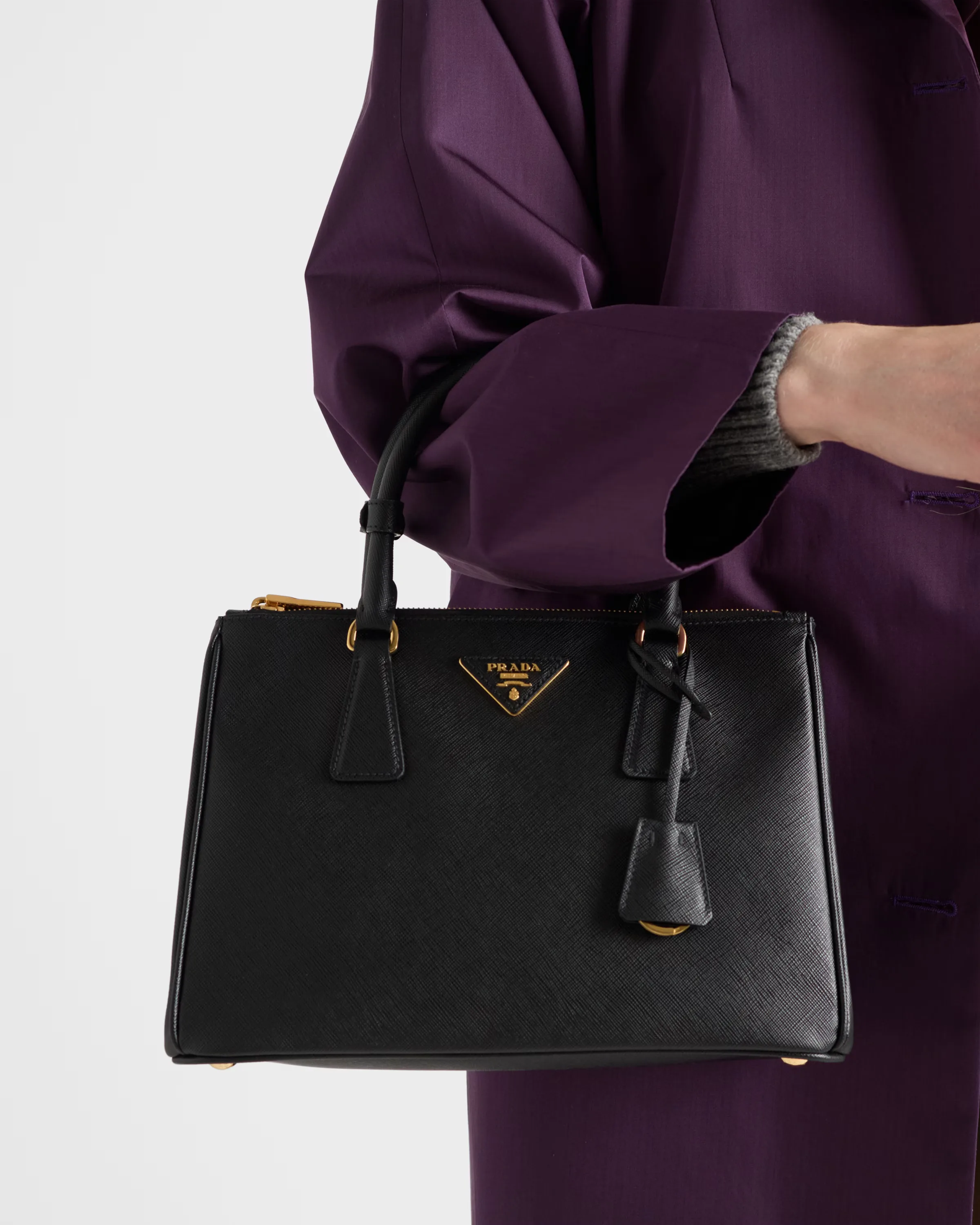 프라다 Prada Galleria 미디엄 사피아노 레더 백 1BA863_NZV_F0002_V_EOO