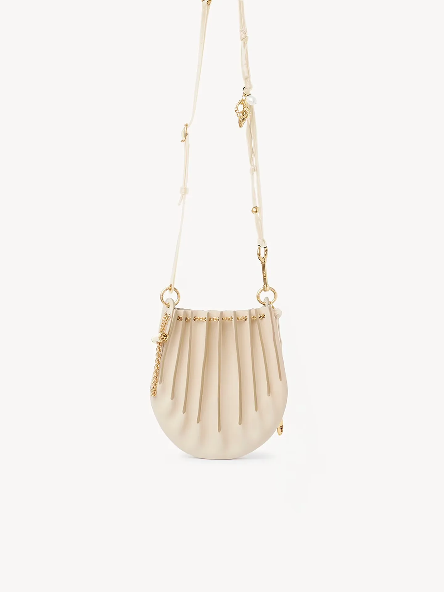 끌로에 씨 트레져스 크로스바디백 소프트 레더 CH25US466P0122J