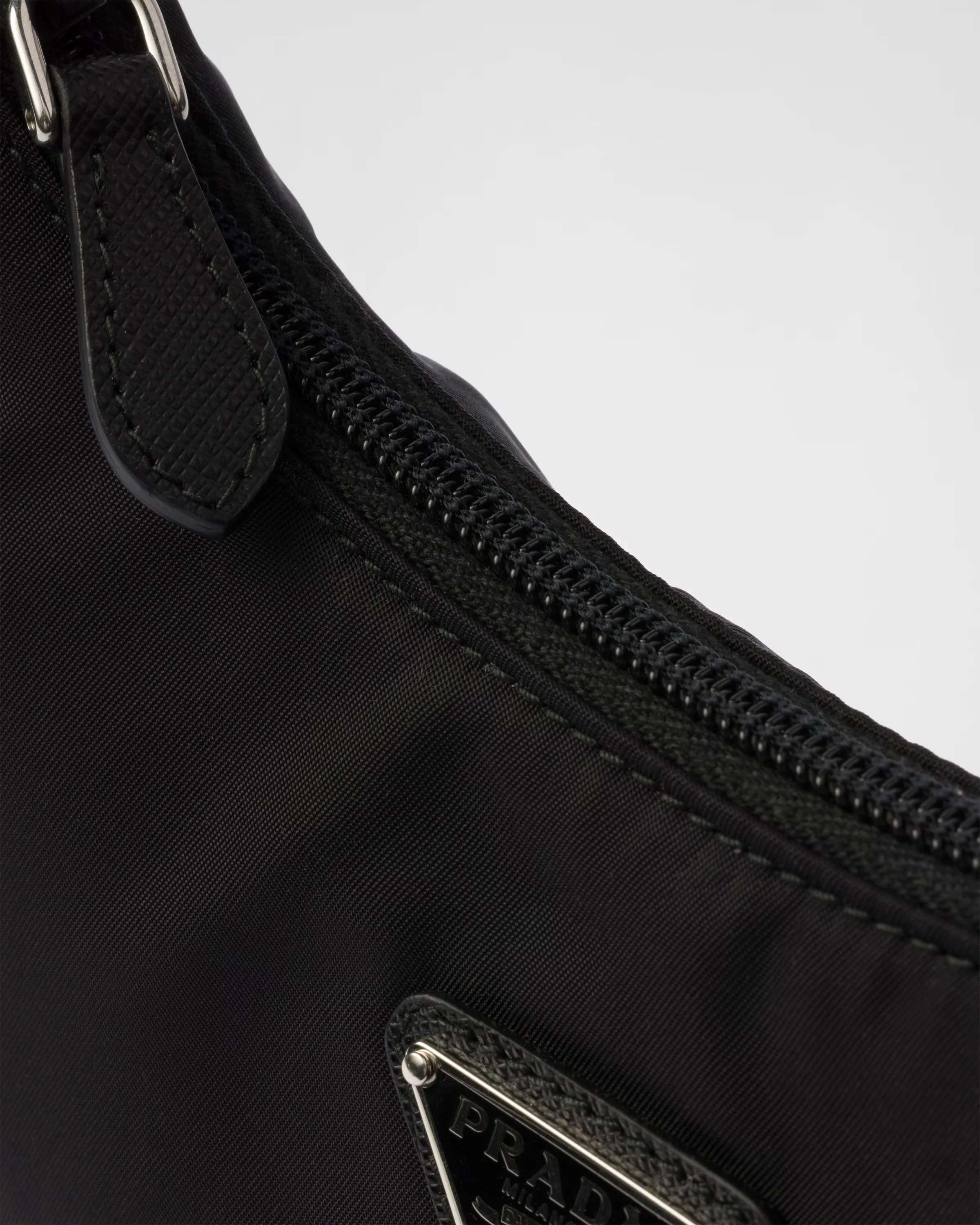 프라다 Re-Nylon Prada Re-Edition 2000 미니백 1NE515_RDH0_F0002