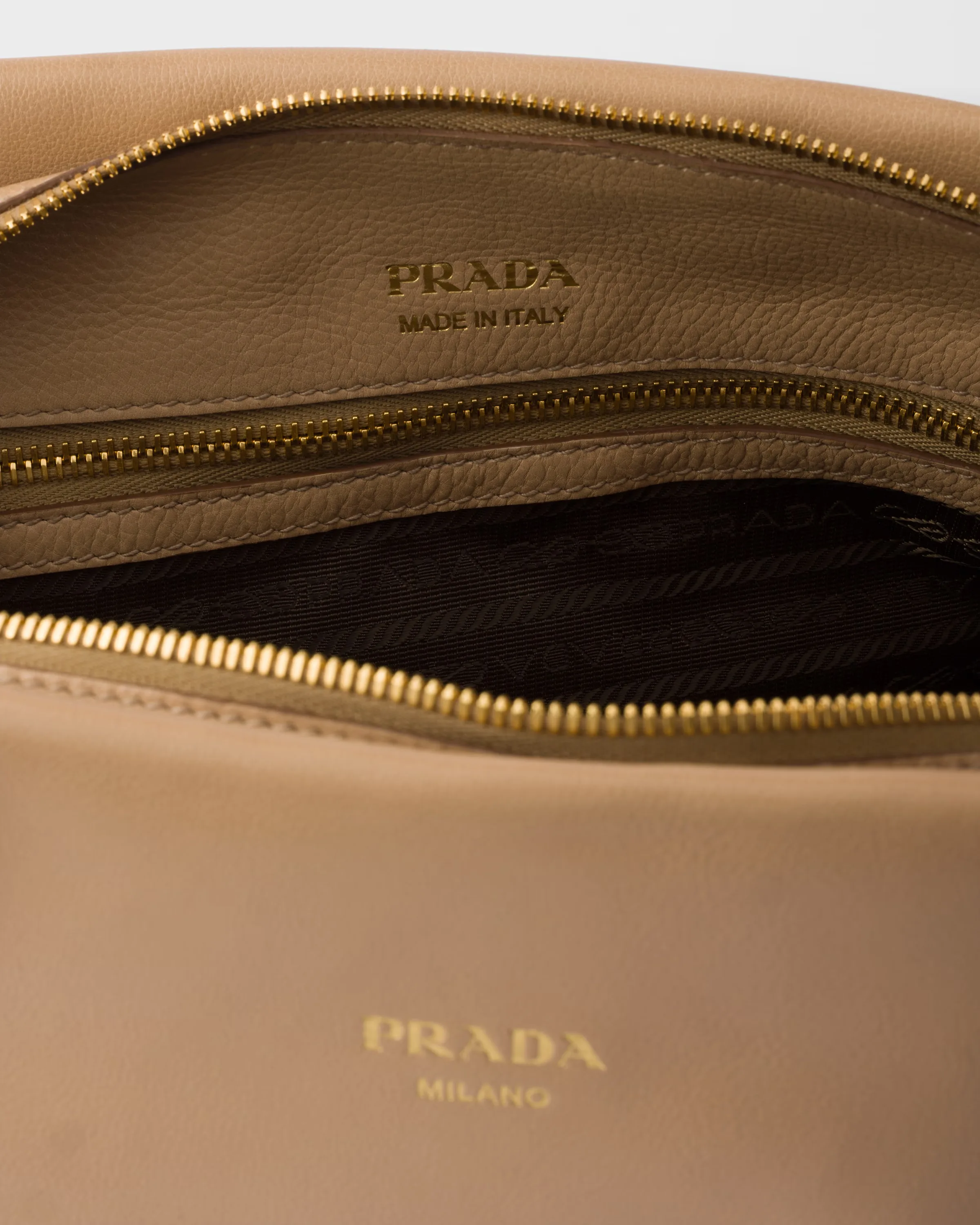 프라다 Prada Ouvert 라지 레더 토트백 1BG661_2HF2_F0036_V_OOO
