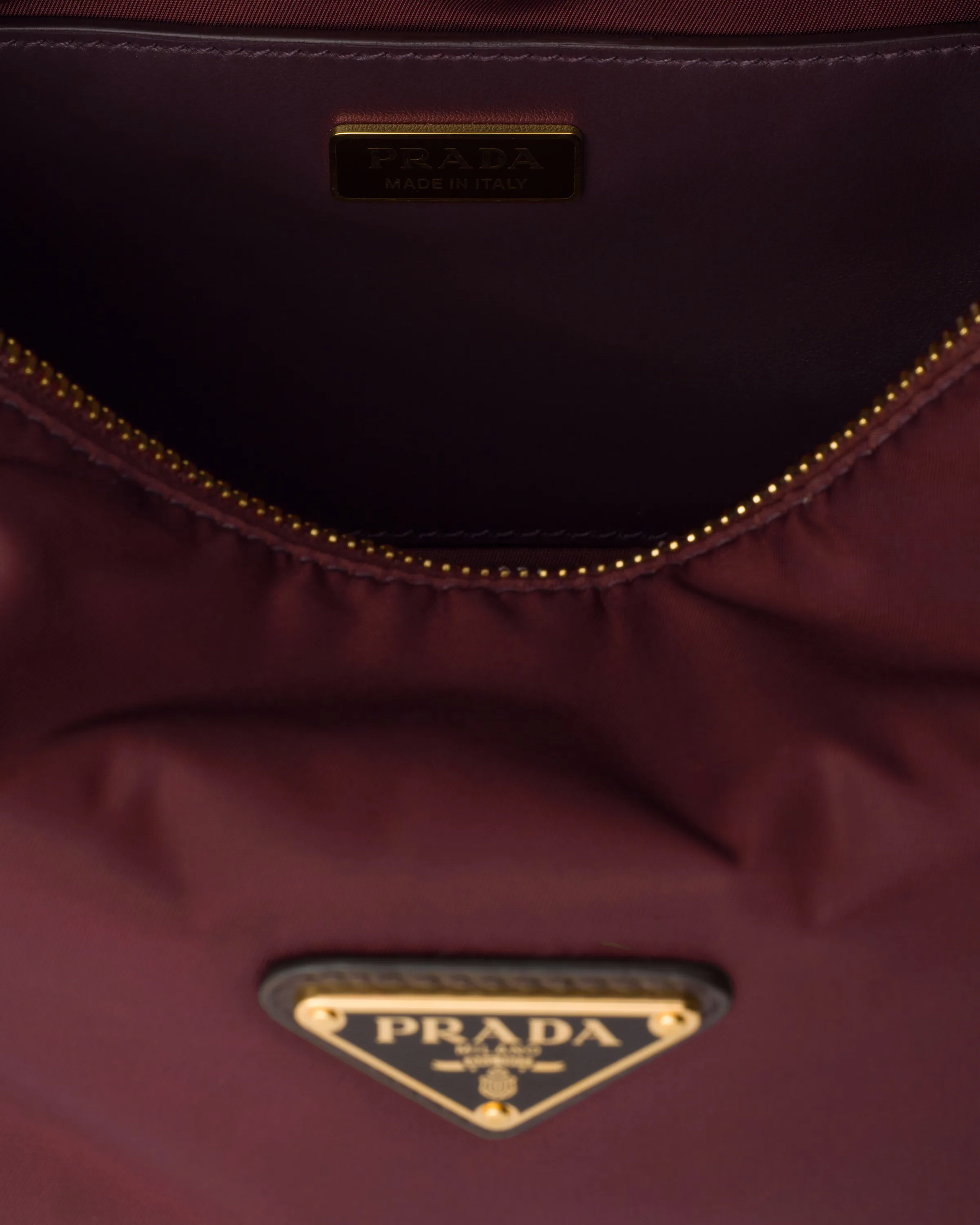프라다 Prada Explore 스몰 Re-Nylon & 레더 숄더백 1BH232_RDLN_F0002_V_NOO