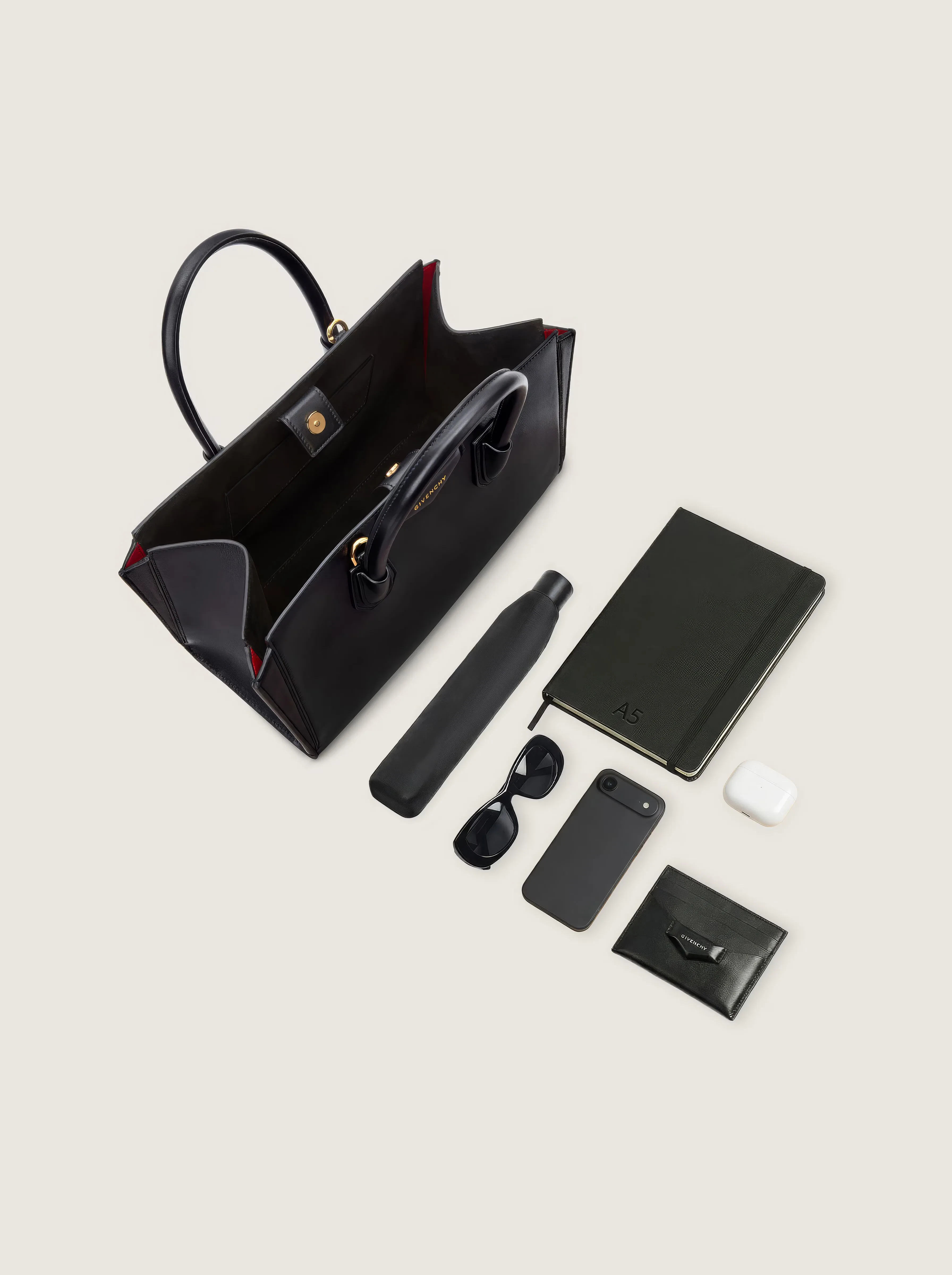 지방시 스몰 안티고나 Catchall 백 in shiny 그레인드 레더 BB5197B2HF-001